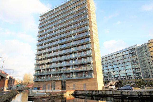 2 bed property, in St George's Island, £230,000