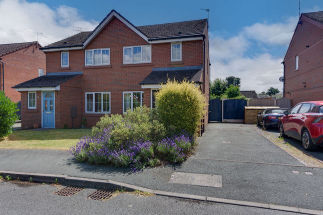 3 bed property, in Parker Way, £265,000