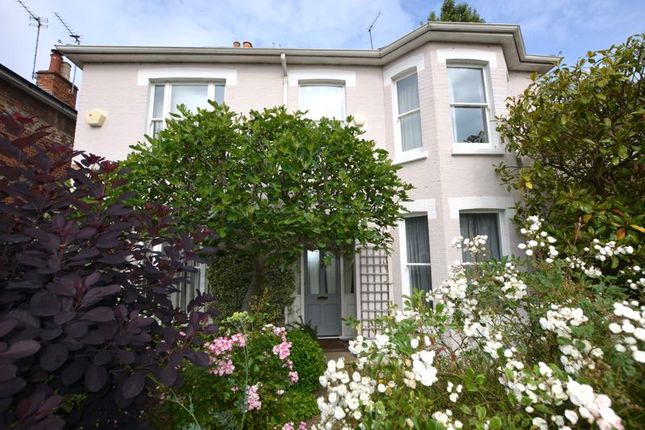 4 bed property, in Lower Teddington Road, £1,875,000
