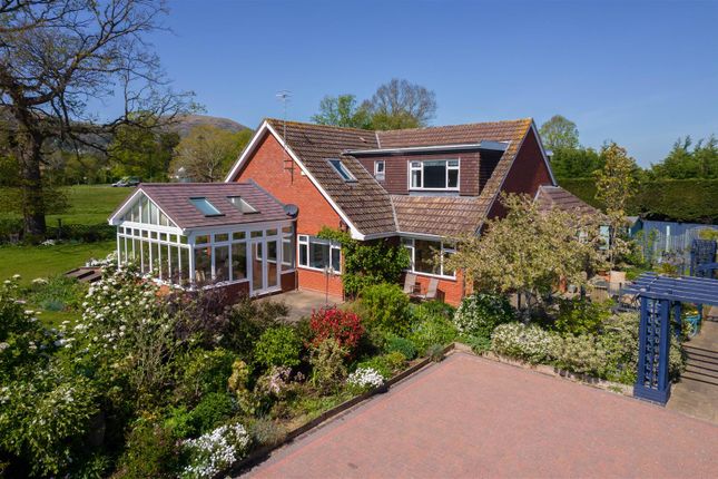 5 bed property, in Rhydd Close, £850,000