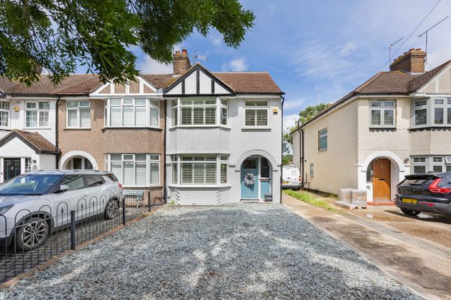 4 bed property, in Astwick Avenue, £575,000