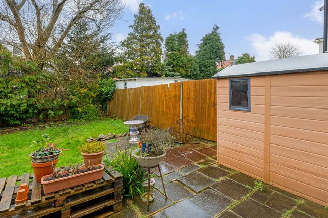 3 bed property, in Riverdene, £550,000