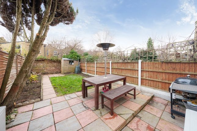 3 bed property, in Balaclava Road, £825,000