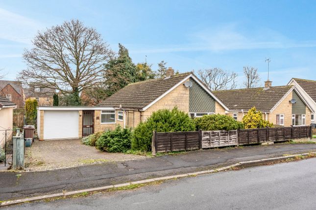 2 bed property, in Castle Mead, £350,000