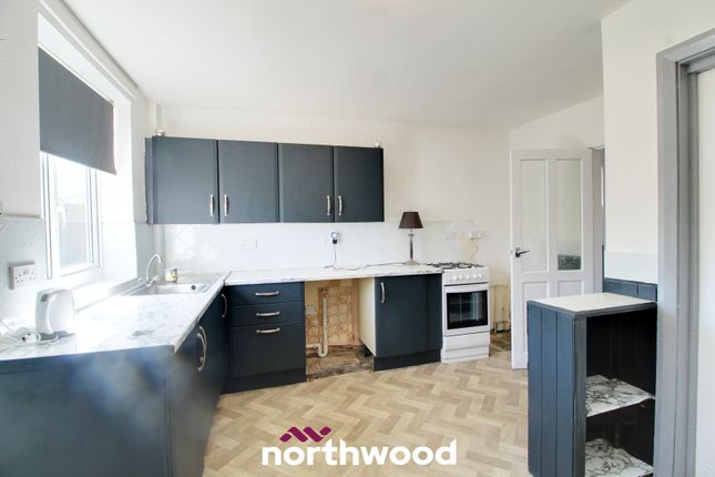 4 bed property, in Essex Avenue, £135,000