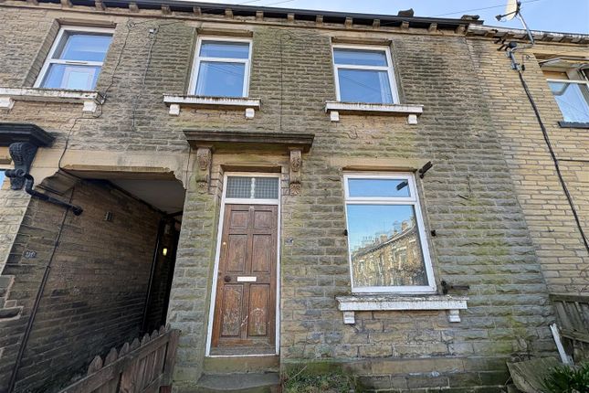 2 bed property, in Ewart Street, £55,000