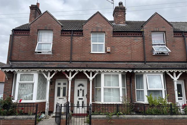2 bed property, in Third Avenue, £75,000