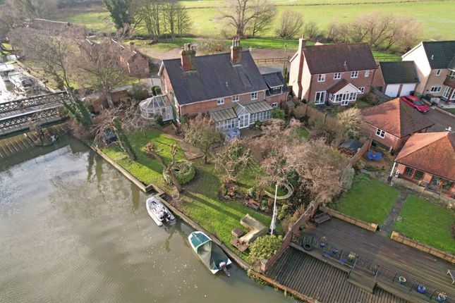 6 bed property, in Gillingham NR34, £1,000,000