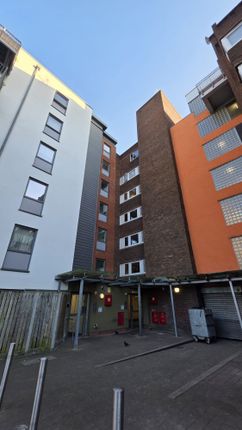 1 bed property, in Weatherley Close, £275,000