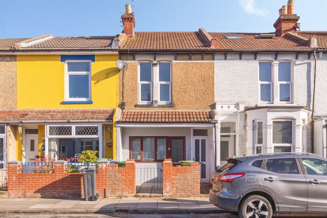 2 bed property, in Chichester Road, £155,000