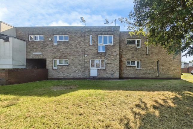 2 bed property, in Keats Walk, £80,000