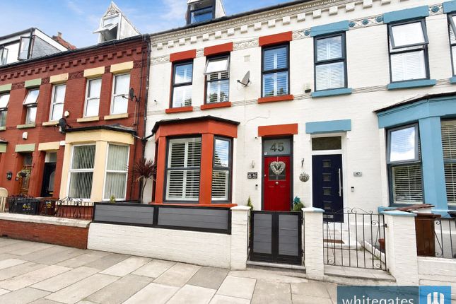 4 bed property, in Worcester Road, £270,000
