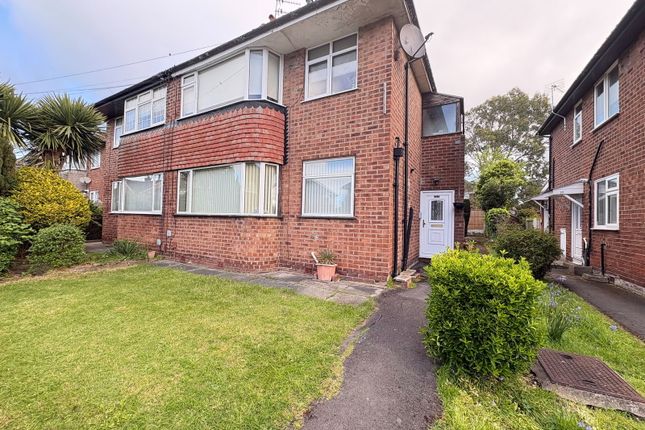 1 bed property, in Ravenglass Avenue, £95,000
