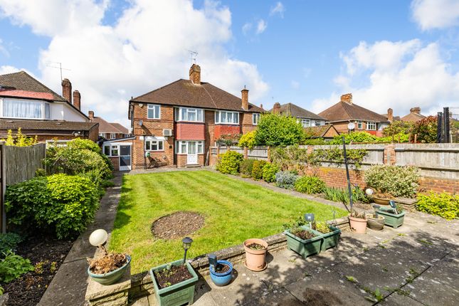 3 bed property, in Howberry Road, £725,000