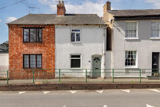 2 bed property, in Oxford Street, £217,000