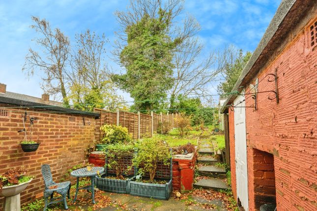 3 bed property, in Edgewood Road, £200,000
