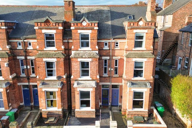 5 bed property, in Waldeck Road, £350,000