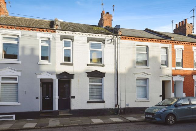 3 bed property, in Lea Road, £200,000