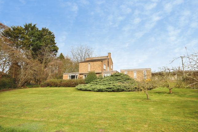 3 bed property, in Park Lane, £425,000