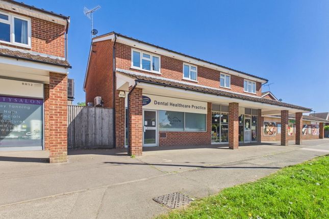 2 bed property, in Coltsfoot Drive, £240,000