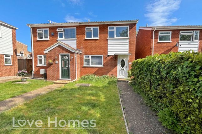 2 bed property, in Pipit Close, £280,000