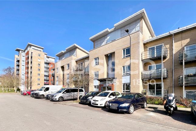 2 bed property, in Wellspring Crescent, £295,000