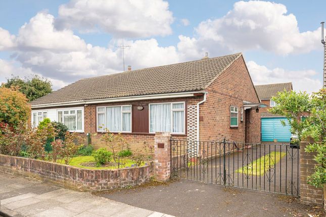 2 bed property, in Haslemere Close, £425,000