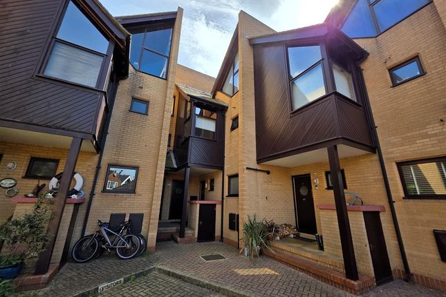 5 bed property, in Bath Lane, £375,000