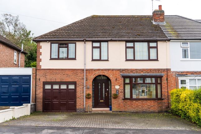 5 bed property, in Charnwood Drive, £375,000
