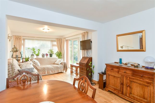 3 bed property, in Coombe Vale, £450,000