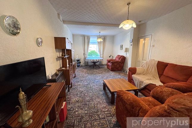 2 bed property, in Glyn Street, £125,000