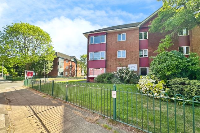 2 bed property, in Cavendish Gardens, £100,000
