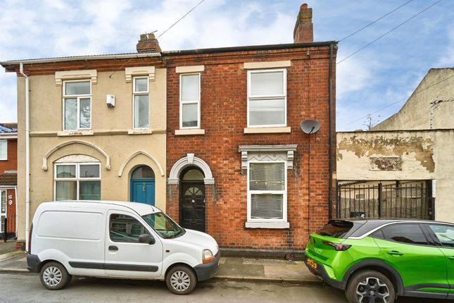 1 bed property, in Regent Street, £60,000