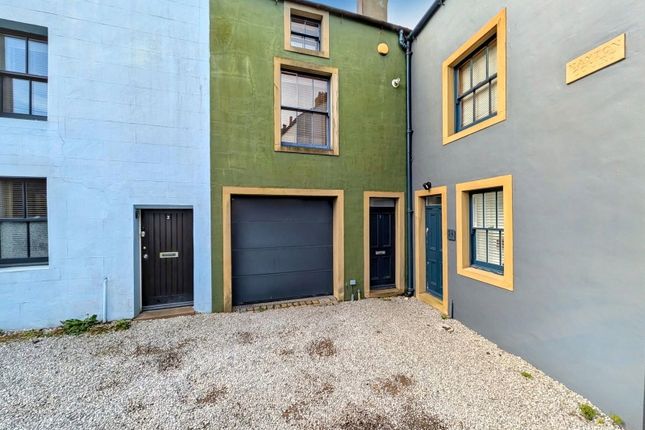 1 bed property, in Dove Lane, £88,000