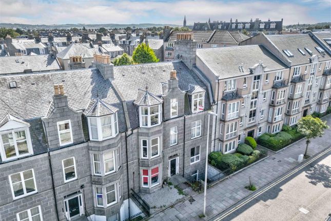 1 bed property, in Union Grove, £80,000