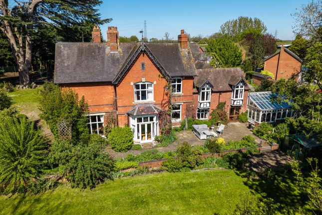 7 bed property, in Broadwas, £1,000,000
