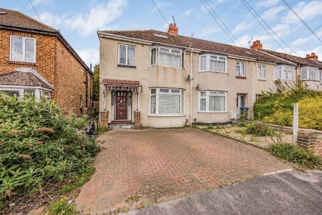 5 bed property, in Belvoir Close, £300,000