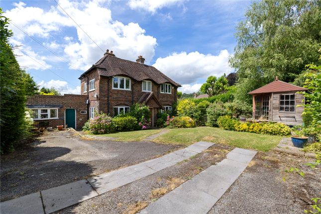 2 bed property, in Haslemere, £375,000