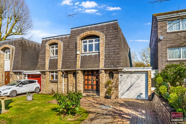 4 bed property, in Acacia Road, £850,000