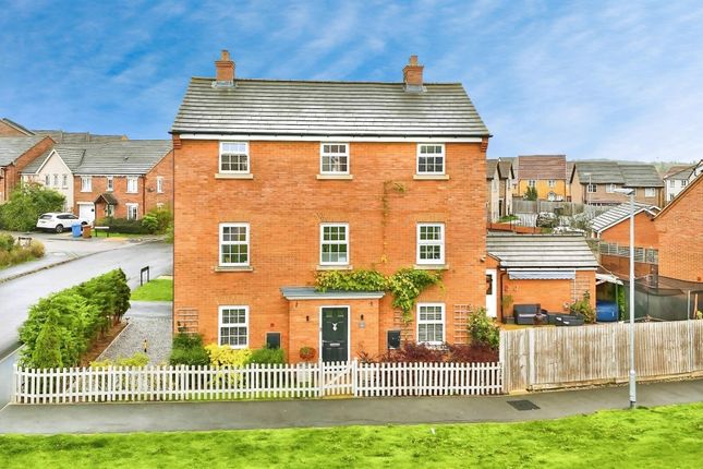 6 bed property, in Preseli Walk, £415,000