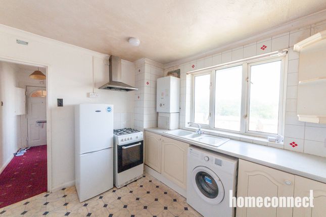 1 bed property, in Knights Way, £210,000