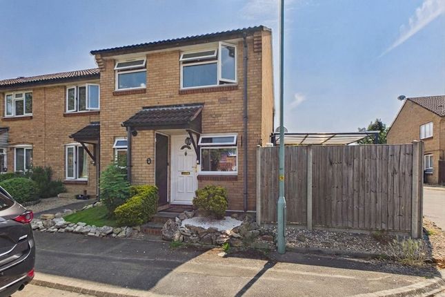 1 bed property, in Dowding Way, £180,000