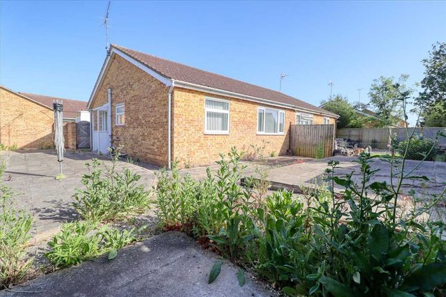 2 bed property, in Havering Close, £210,000