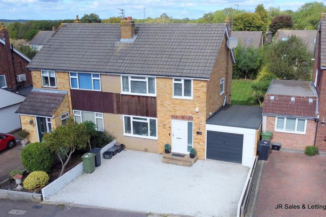 3 bed property, in Pembroke Drive, £615,000