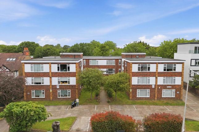 2 bed property, in Highstone Court, £390,000