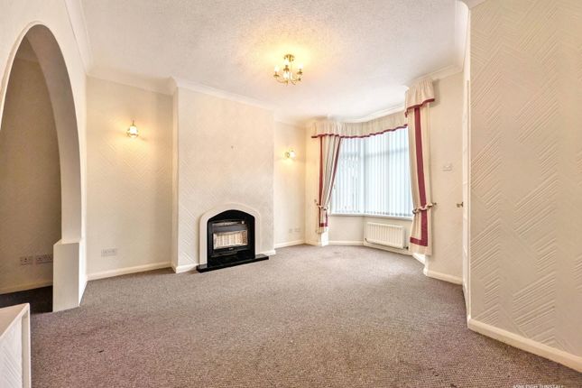 2 bed property, in Gray Street, £80,000