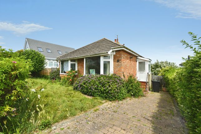 2 bed property, in Second Avenue, £270,000