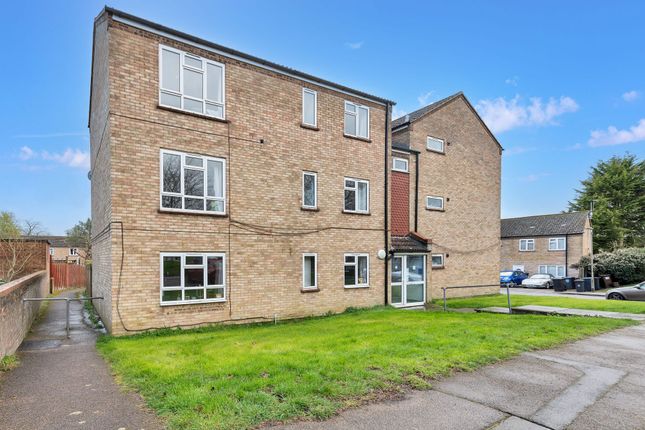 2 bed property, in Blacksmiths Hill, £200,000