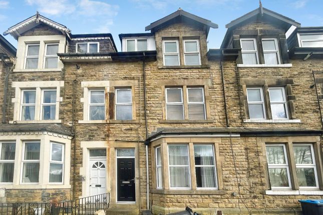 1 bed property, in Dragon Road, £110,000