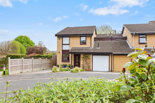 4 bed property, in Deans Close, £750,000